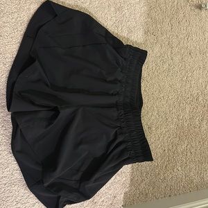 Lululemon TRACK THAT MID-RISE LINED SHORT 5" size 8